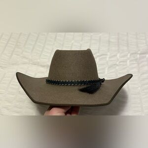 Grey Felt Serratelli Cowboy Hat With Horse Hair Hat Band 6 7/8